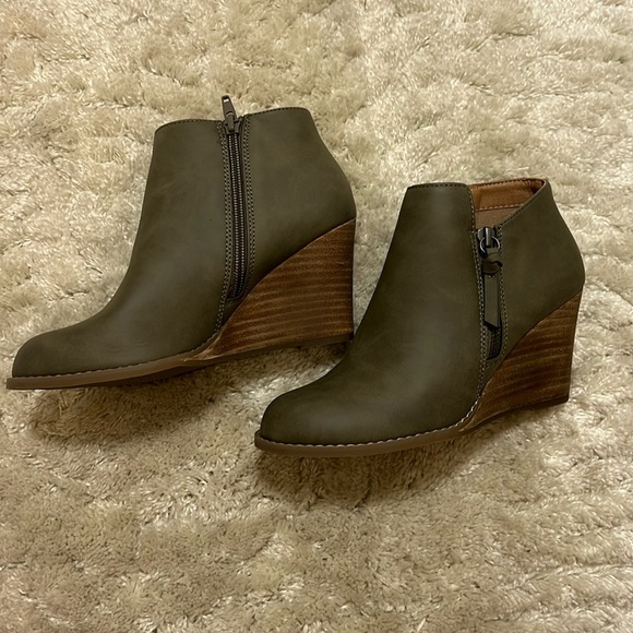 Report Footwear Guine Wedge Bootie Olive Green - Picture 5 of 12